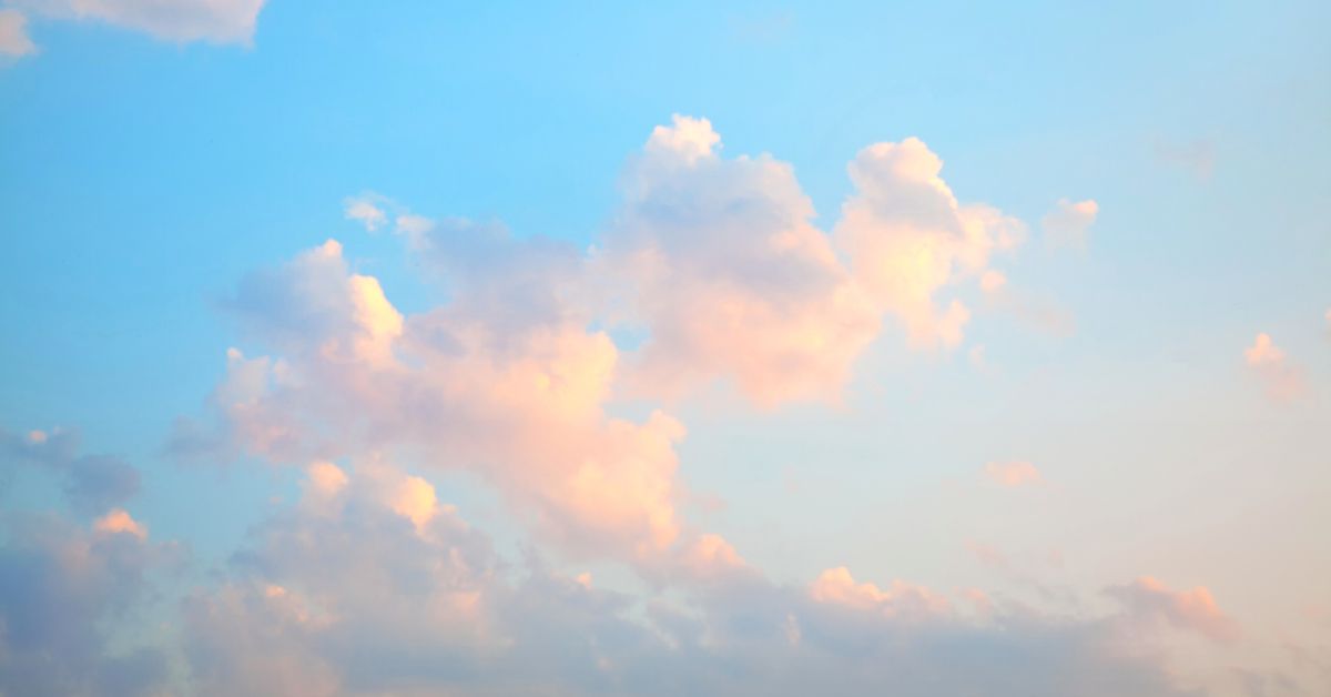 卒業と新しい春をイメージした空のアイキャッチ画像